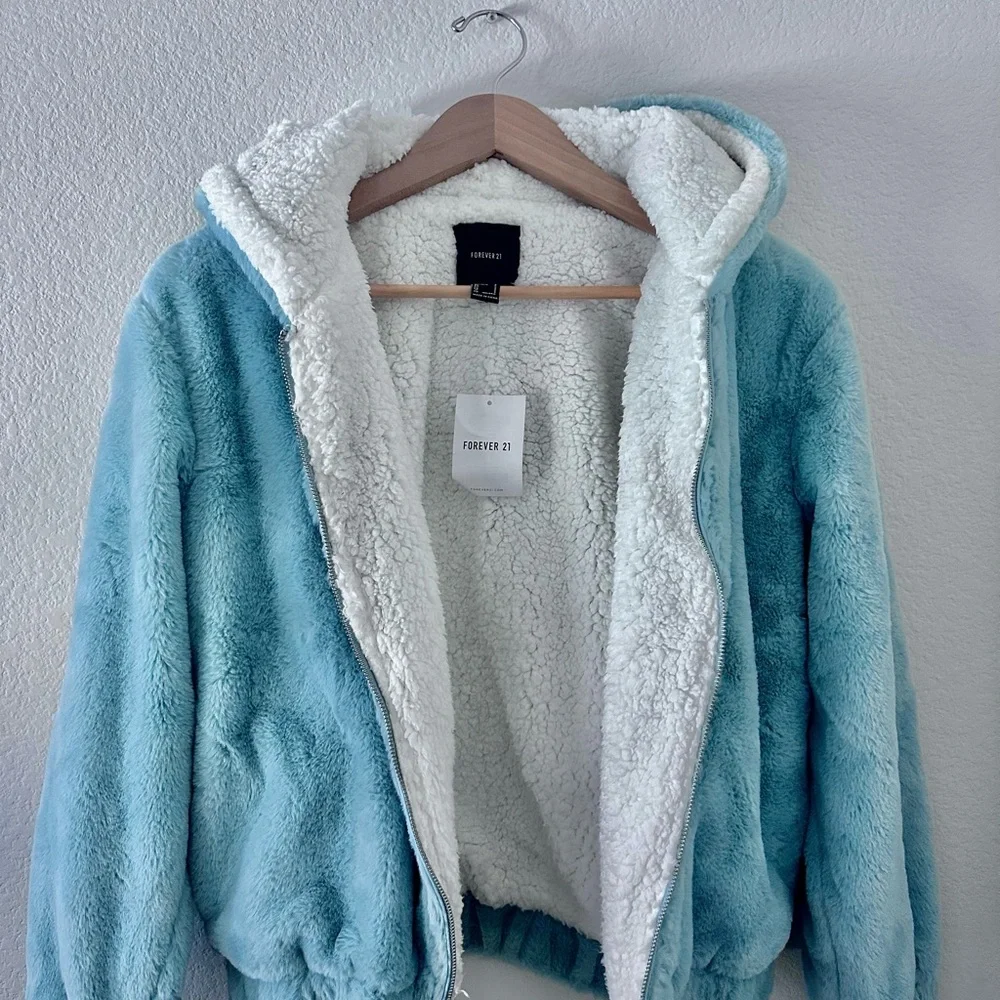 Forever 21 women’s mint green soft faux fur  bomber puffer plush jacket small - Picture 9 of 11